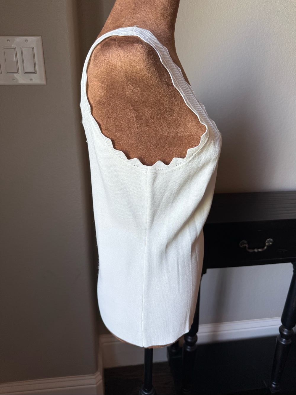Tuckernuck NWOT Ric Rac Compression Tank White Scallop-Trim Knit Large - Picture 7 of 10